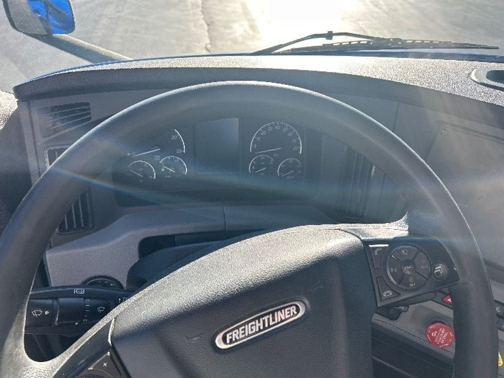 Day Cab Tractor-Heavy Duty Tractors-Freightliner-2019-T11664ST-Swedesboro-NJ-302,256\n\t\tmiles-$ 36,750 - Image 11