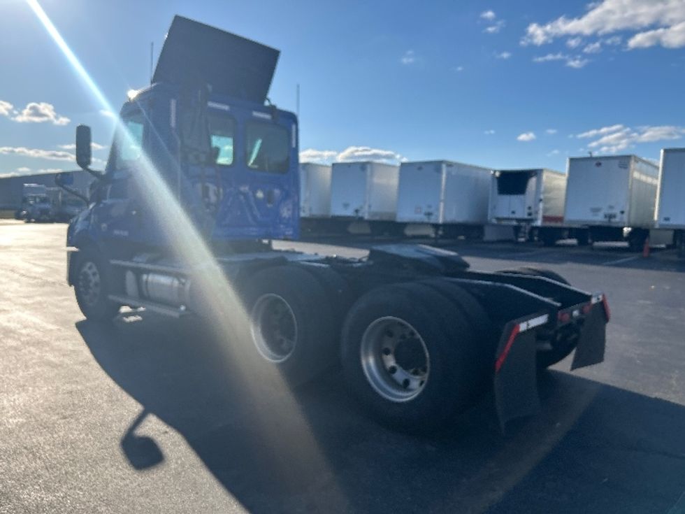 Day Cab Tractor-Heavy Duty Tractors-Freightliner-2019-T11664ST-Swedesboro-NJ-302,256\n\t\tmiles-$ 36,750 - Image 5