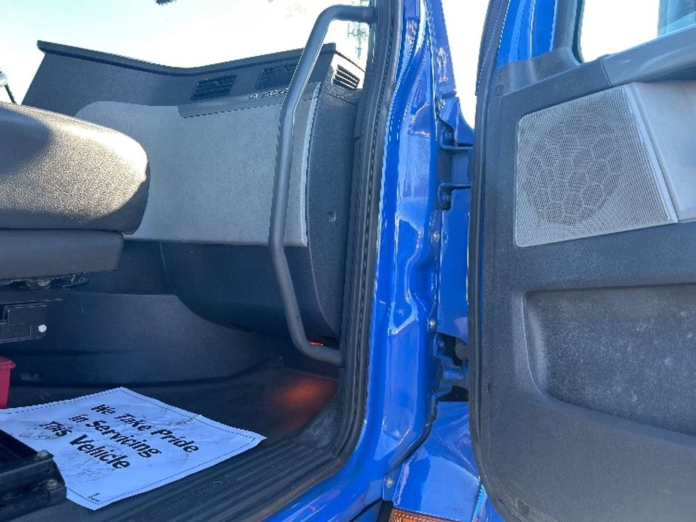 Day Cab Tractor-Heavy Duty Tractors-Freightliner-2019-T11664ST-Swedesboro-NJ-302,256\n\t\tmiles-$ 36,750 - Image 9