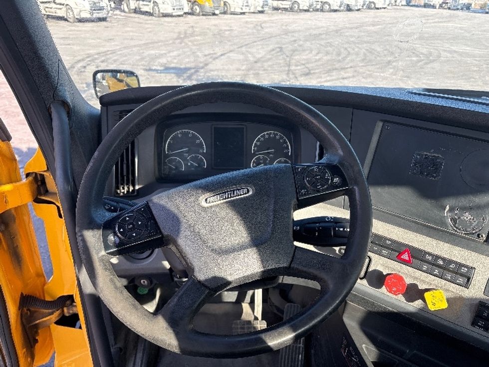 Day Cab Tractor-Heavy Duty Tractors-Freightliner-2019-T11664ST-Swedesboro-NJ-315,683\n\t\tmiles-$ 48,750 - Image 11