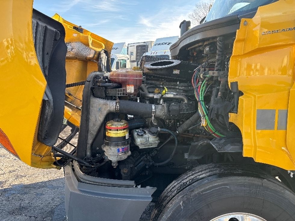 Day Cab Tractor-Heavy Duty Tractors-Freightliner-2019-T11664ST-Swedesboro-NJ-315,683\n\t\tmiles-$ 48,750 - Image 16