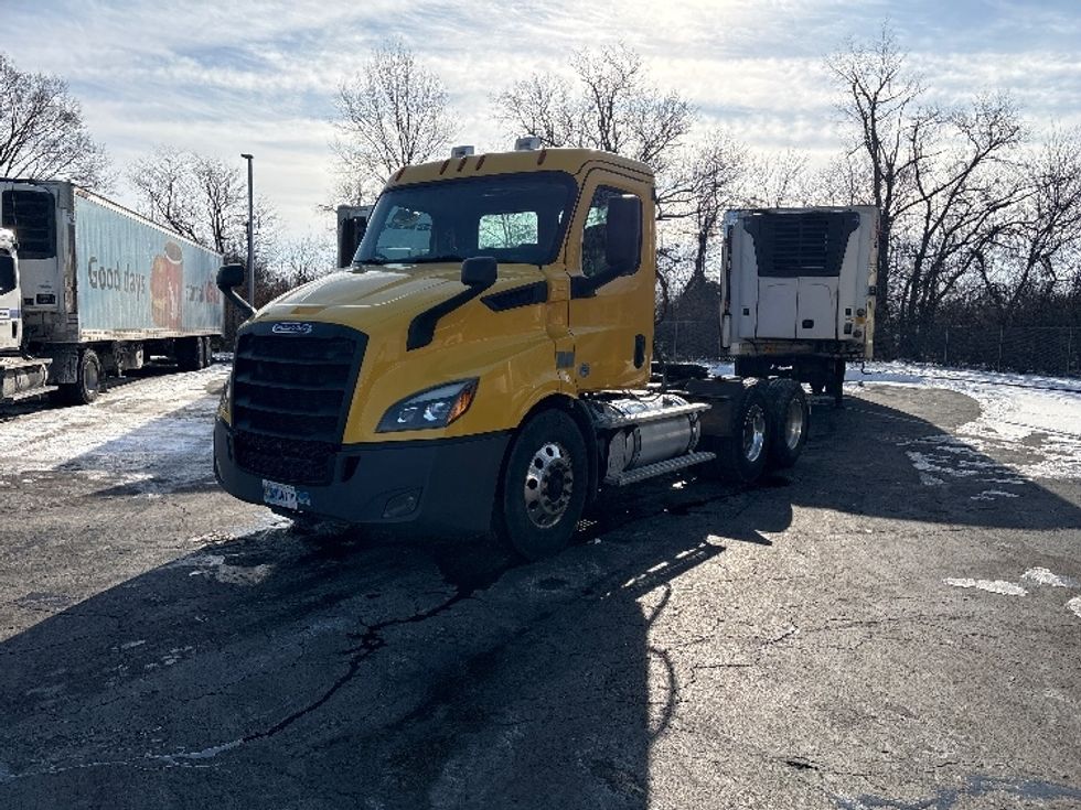Day Cab Tractor-Heavy Duty Tractors-Freightliner-2019-T11664ST-Swedesboro-NJ-315,683\n\t\tmiles-$ 48,750 - Image 3