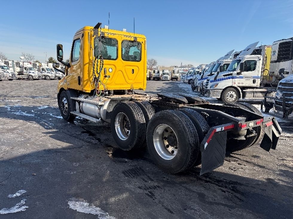 Day Cab Tractor-Heavy Duty Tractors-Freightliner-2019-T11664ST-Swedesboro-NJ-315,683\n\t\tmiles-$ 48,750 - Image 5