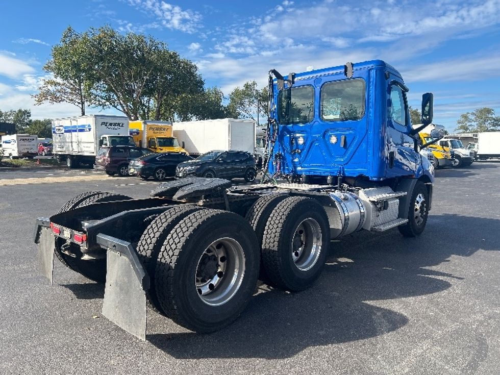 Day Cab Tractor-Heavy Duty Tractors-Freightliner-2019-T11664ST-Swedesboro-NJ-326,953\n\t\tmiles-$ 42,500 - Image 7