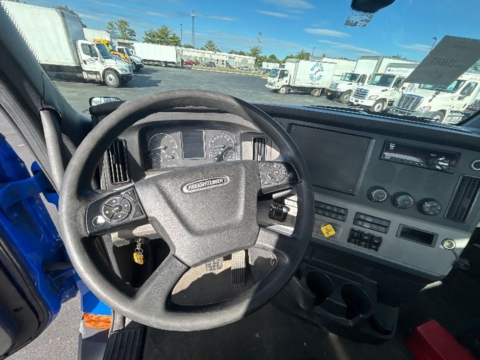Day Cab Tractor-Heavy Duty Tractors-Freightliner-2019-T11664ST-Swedesboro-NJ-328,757\n\t\tmiles-$ 37,250 - Image 11