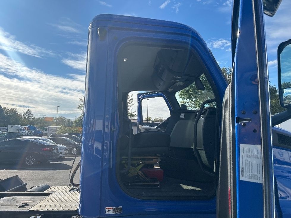 Day Cab Tractor-Heavy Duty Tractors-Freightliner-2019-T11664ST-Swedesboro-NJ-328,757\n\t\tmiles-$ 37,250 - Image 12