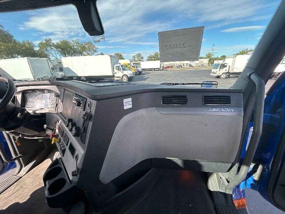 Day Cab Tractor-Heavy Duty Tractors-Freightliner-2019-T11664ST-Swedesboro-NJ-328,757\n\t\tmiles-$ 37,250 - Image 13