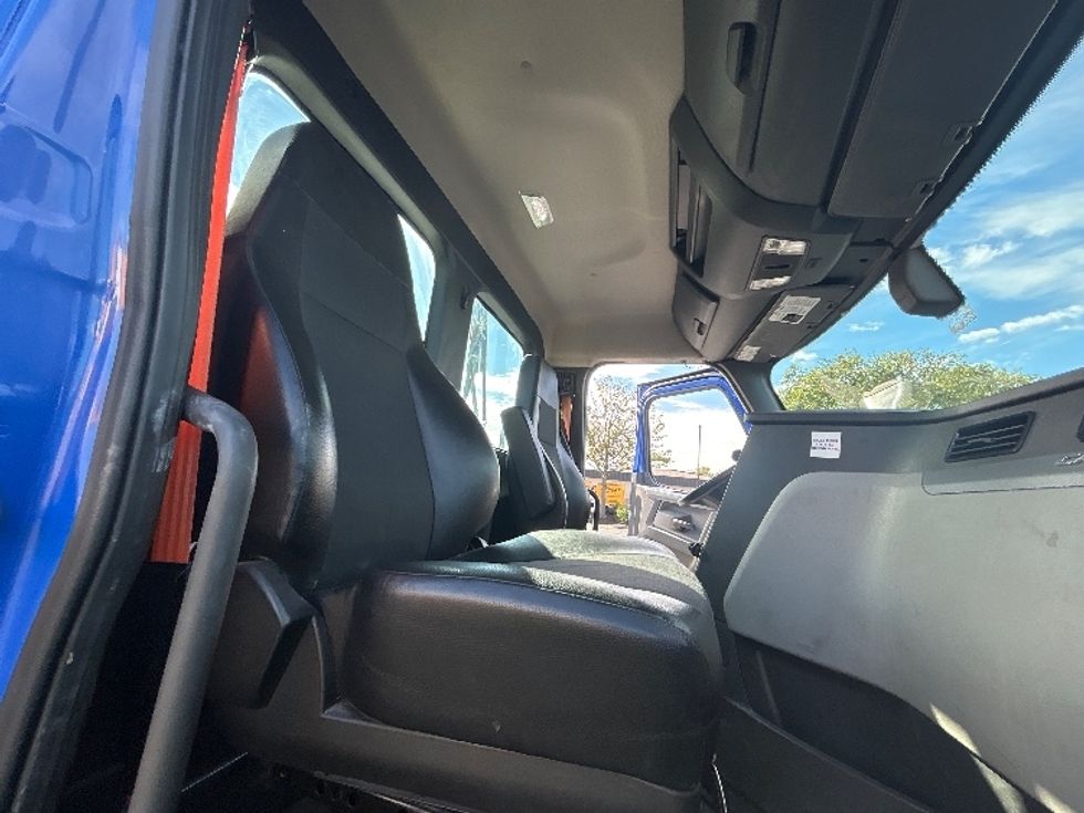 Day Cab Tractor-Heavy Duty Tractors-Freightliner-2019-T11664ST-Swedesboro-NJ-328,757\n\t\tmiles-$ 37,250 - Image 14