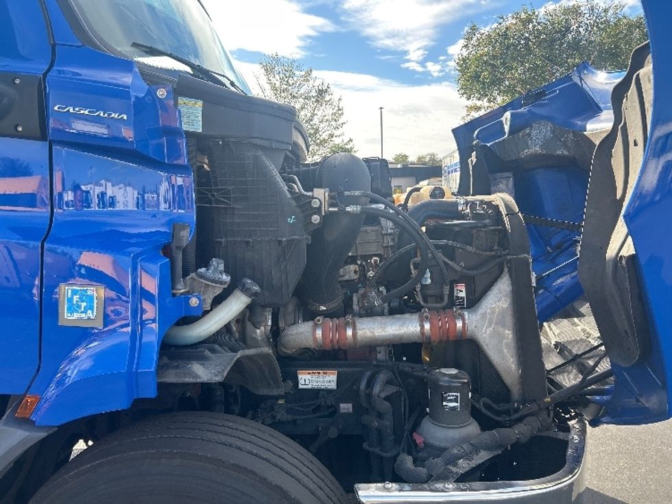 Day Cab Tractor-Heavy Duty Tractors-Freightliner-2019-T11664ST-Swedesboro-NJ-328,757\n\t\tmiles-$ 37,250 - Image 15