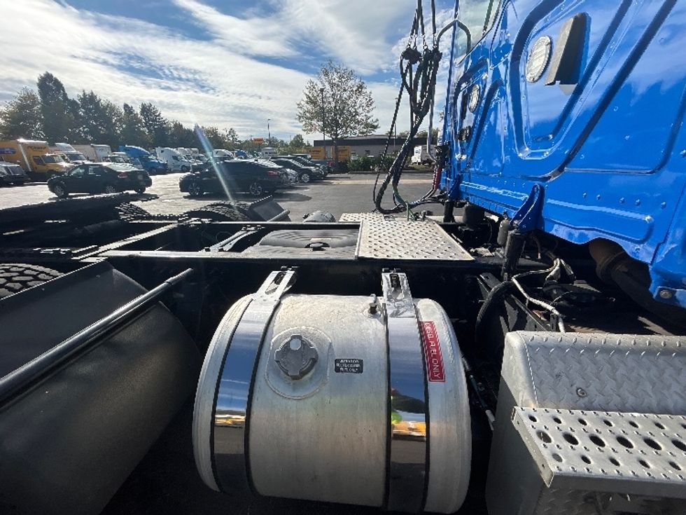 Day Cab Tractor-Heavy Duty Tractors-Freightliner-2019-T11664ST-Swedesboro-NJ-328,757\n\t\tmiles-$ 37,250 - Image 19