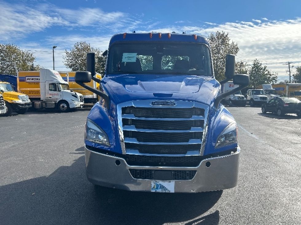 Day Cab Tractor-Heavy Duty Tractors-Freightliner-2019-T11664ST-Swedesboro-NJ-328,757\n\t\tmiles-$ 37,250 - Image 2