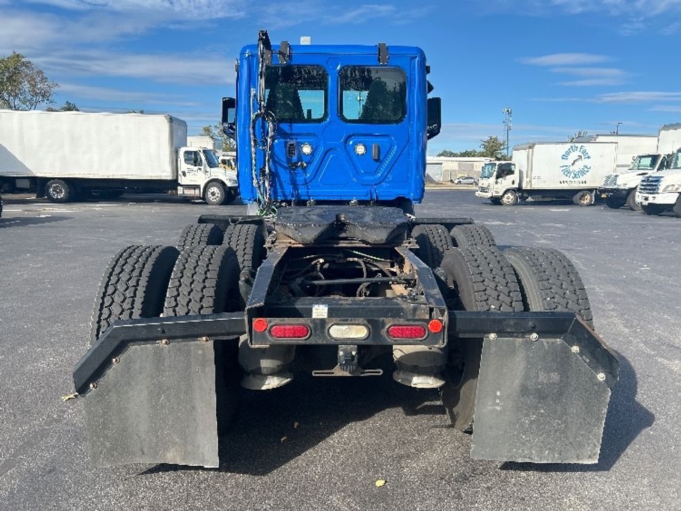 Day Cab Tractor-Heavy Duty Tractors-Freightliner-2019-T11664ST-Swedesboro-NJ-328,757\n\t\tmiles-$ 37,250 - Image 6