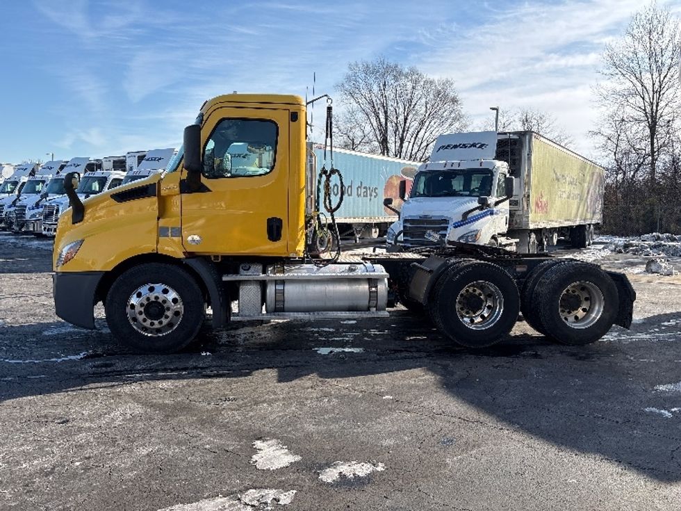 Day Cab Tractor-Heavy Duty Tractors-Freightliner-2019-T11664ST-Swedesboro-NJ-367,613\n\t\tmiles-$ 32,500 - Image 4