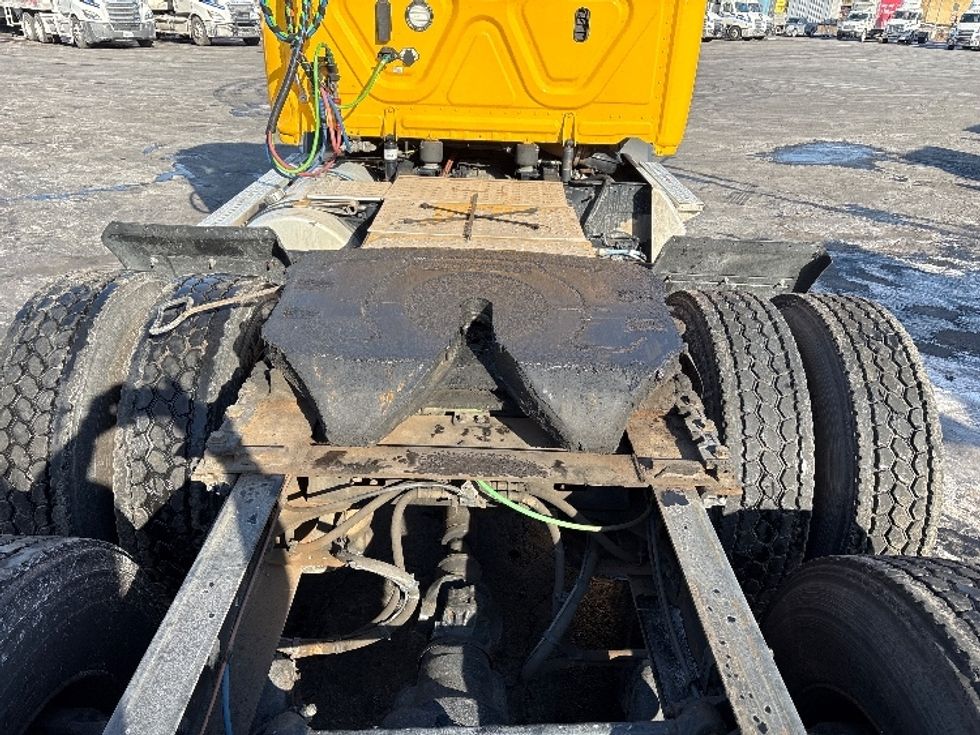 Day Cab Tractor-Heavy Duty Tractors-Freightliner-2019-T11664ST-Swedesboro-NJ-367,613\n\t\tmiles-$ 32,500 - Image 6