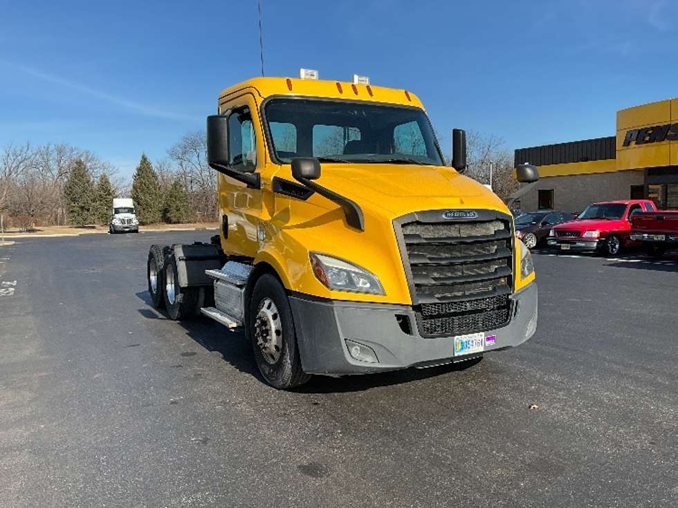 Day Cab Tractor-Heavy Duty Tractors-Freightliner-2019-T11664ST-Swedesboro-NJ-384,201
miles-$ 37,750