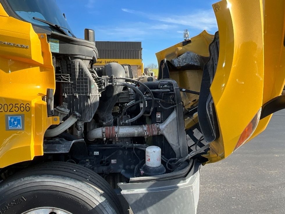 Day Cab Tractor-Heavy Duty Tractors-Freightliner-2019-T11664ST-Swedesboro-NJ-384,201\n\t\tmiles-$ 37,750 - Image 15