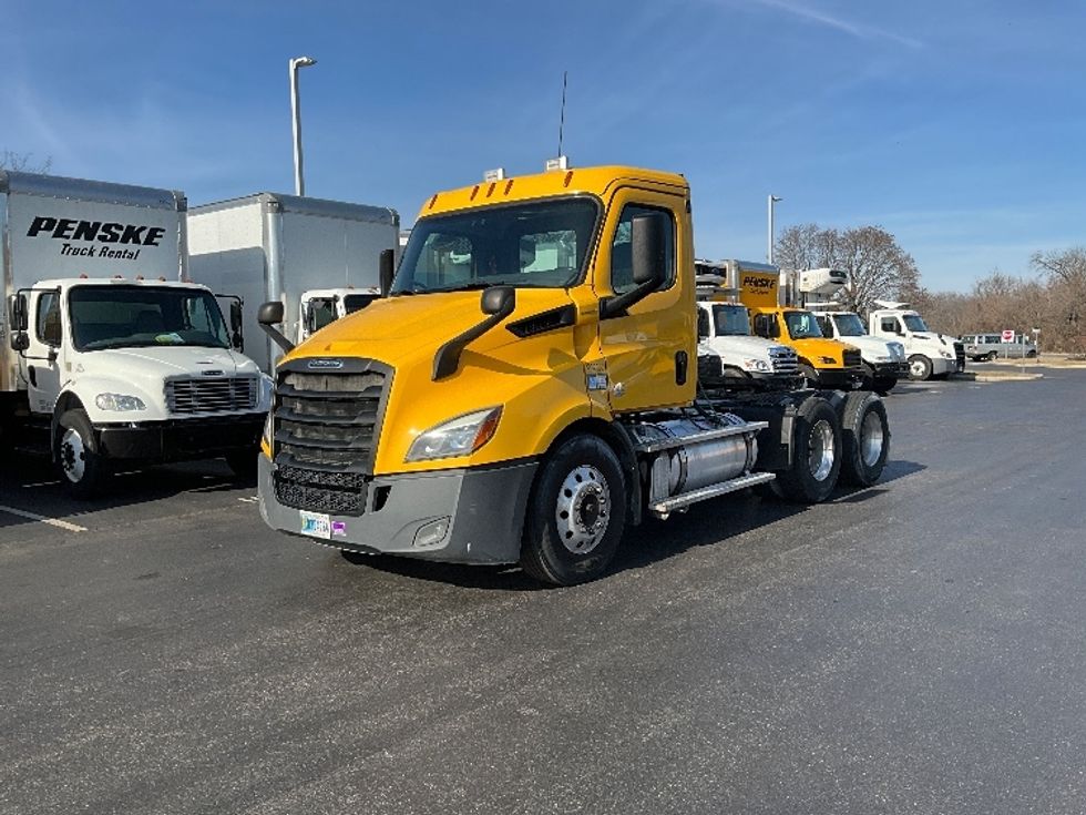 Day Cab Tractor-Heavy Duty Tractors-Freightliner-2019-T11664ST-Swedesboro-NJ-384,201\n\t\tmiles-$ 37,750 - Image 3