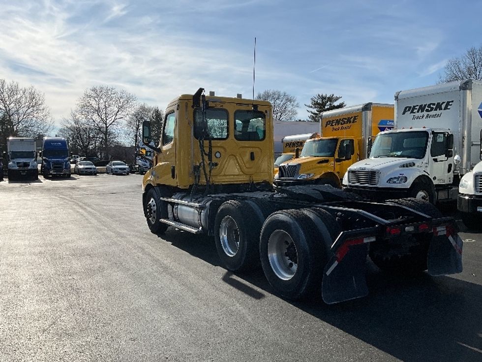 Day Cab Tractor-Heavy Duty Tractors-Freightliner-2019-T11664ST-Swedesboro-NJ-384,201\n\t\tmiles-$ 37,750 - Image 5