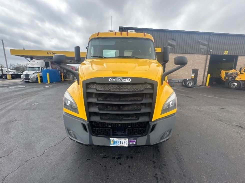 Day Cab Tractor-Heavy Duty Tractors-Freightliner-2019-T11664ST-Swedesboro-NJ-387,220\n\t\tmiles-$ 39,000 - Image 2