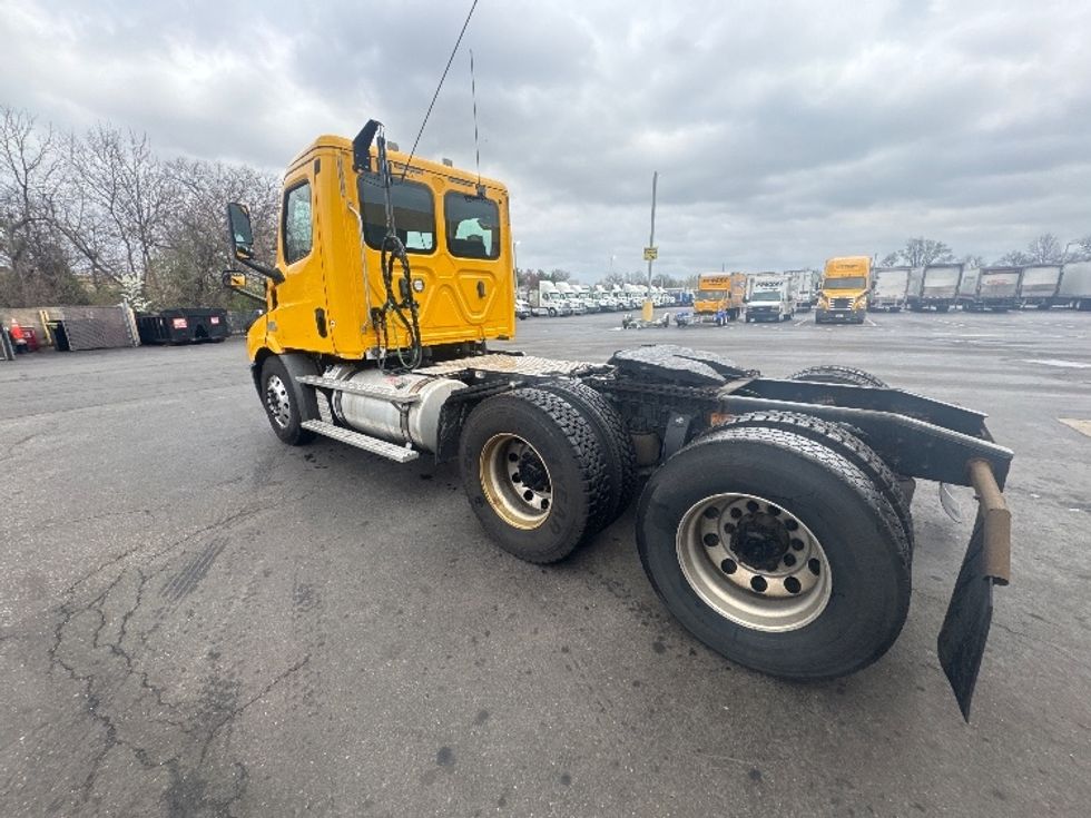 Day Cab Tractor-Heavy Duty Tractors-Freightliner-2019-T11664ST-Swedesboro-NJ-387,220\n\t\tmiles-$ 39,000 - Image 5