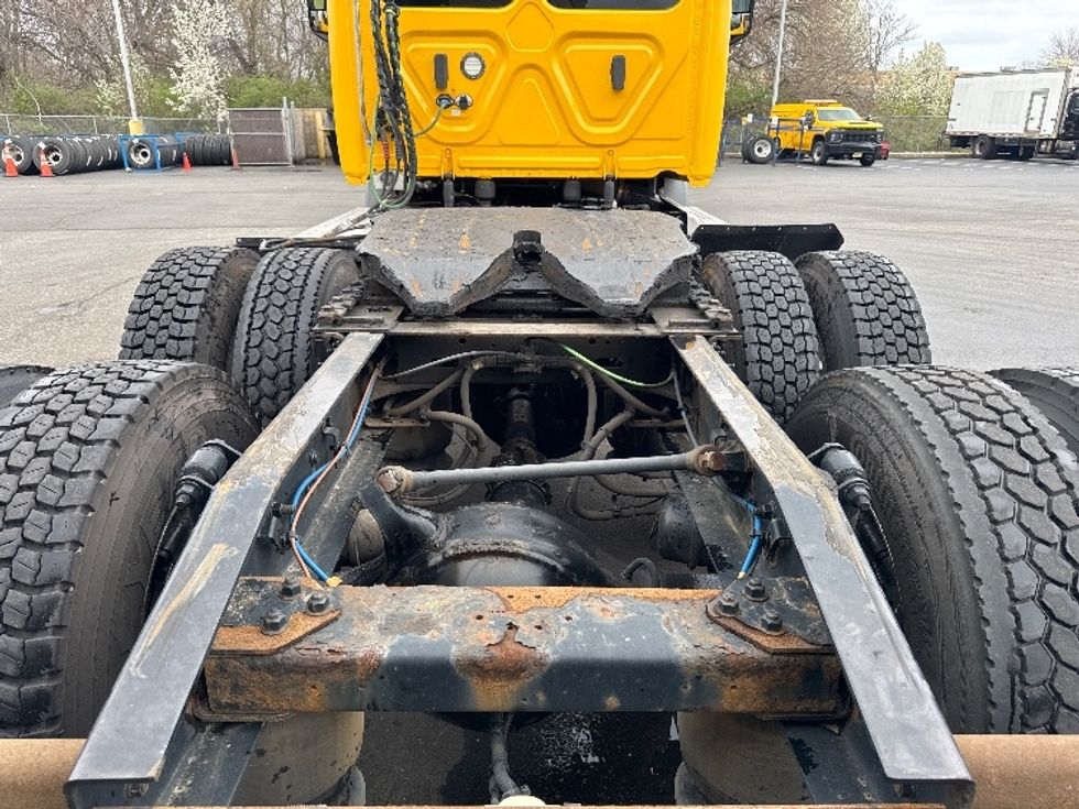 Day Cab Tractor-Heavy Duty Tractors-Freightliner-2019-T11664ST-Swedesboro-NJ-387,220\n\t\tmiles-$ 39,000 - Image 6