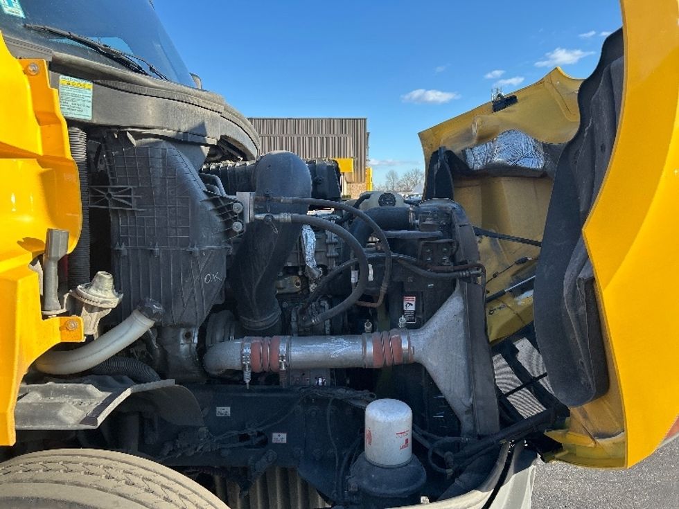 Day Cab Tractor-Heavy Duty Tractors-Freightliner-2019-T11664ST-Swedesboro-NJ-393,760\n\t\tmiles-$ 31,750 - Image 14