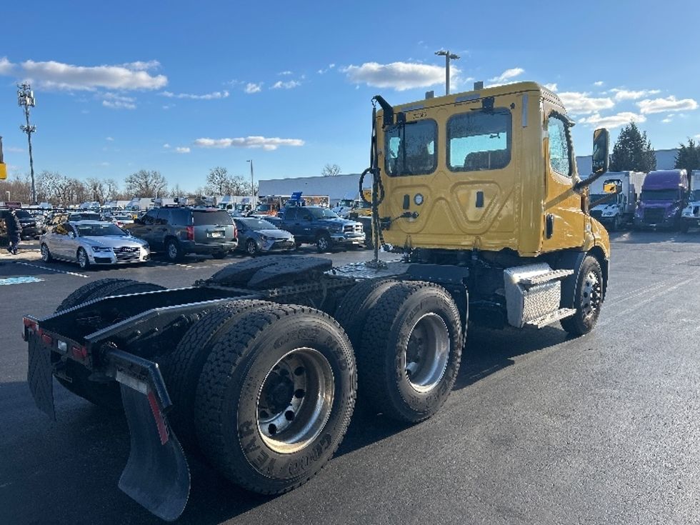 Day Cab Tractor-Heavy Duty Tractors-Freightliner-2019-T11664ST-Swedesboro-NJ-393,760\n\t\tmiles-$ 31,750 - Image 7