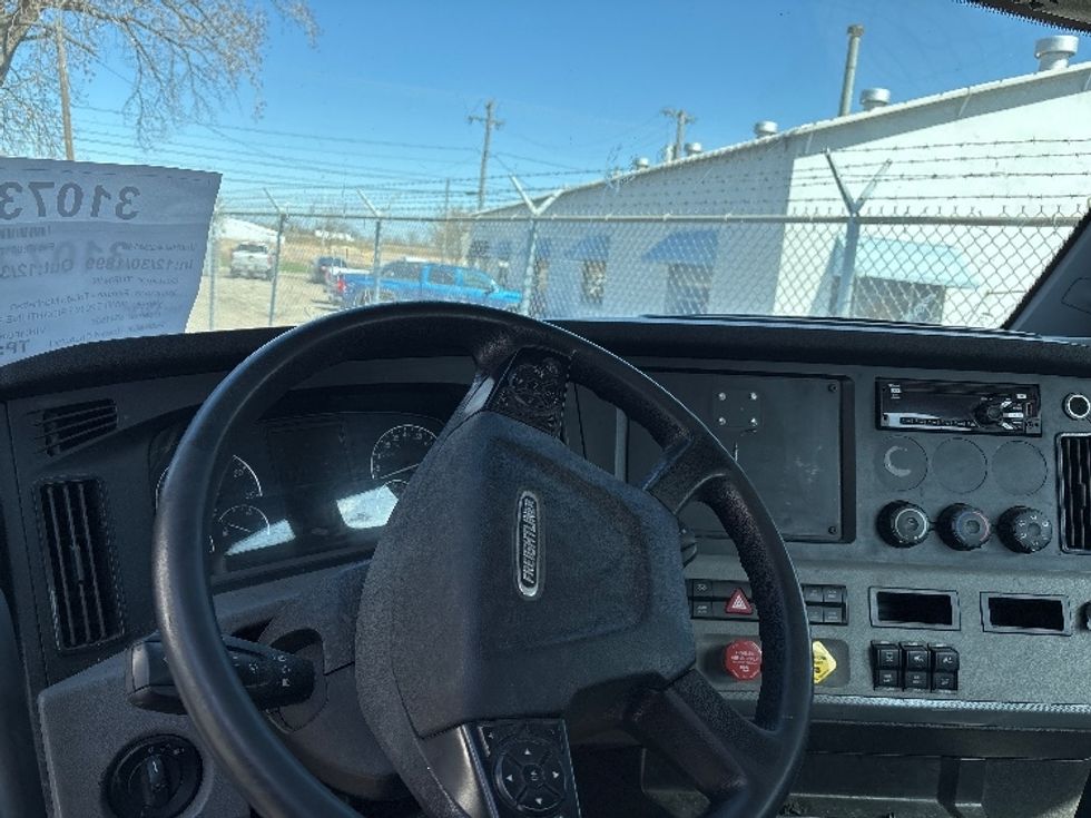 Day Cab Tractor-Heavy Duty Tractors-Freightliner-2019-T11664ST-Toledo-OH-448,995\n\t\tmiles-$ 39,500 - Image 10