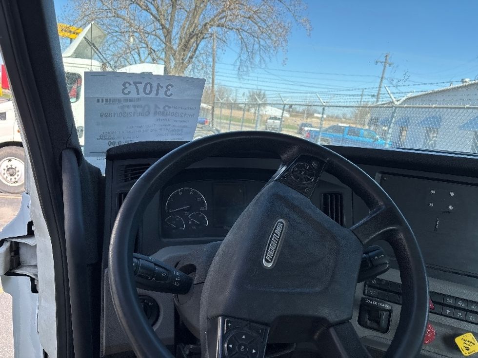 Day Cab Tractor-Heavy Duty Tractors-Freightliner-2019-T11664ST-Toledo-OH-448,995\n\t\tmiles-$ 39,500 - Image 11