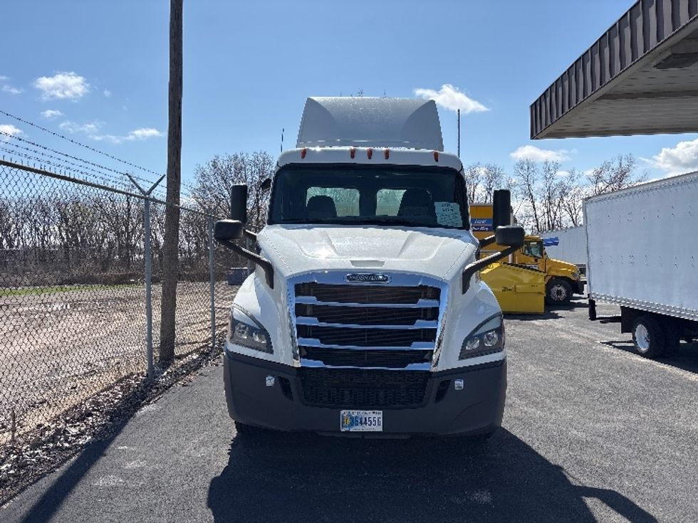 Day Cab Tractor-Heavy Duty Tractors-Freightliner-2019-T11664ST-Toledo-OH-448,995\n\t\tmiles-$ 39,500 - Image 2