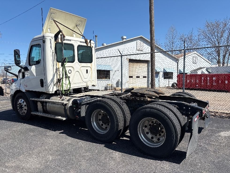 Day Cab Tractor-Heavy Duty Tractors-Freightliner-2019-T11664ST-Toledo-OH-448,995\n\t\tmiles-$ 39,500 - Image 4