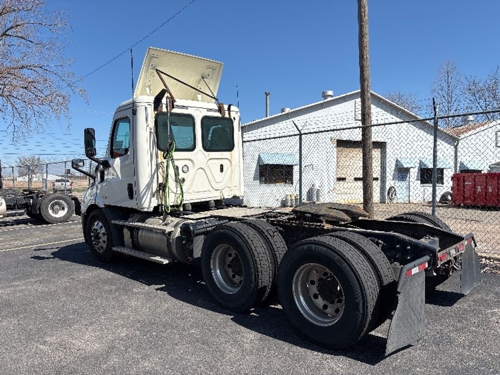 Day Cab Tractor-Heavy Duty Tractors-Freightliner-2019-T11664ST-Toledo-OH-448,995\n\t\tmiles-$ 39,500 - Image 5