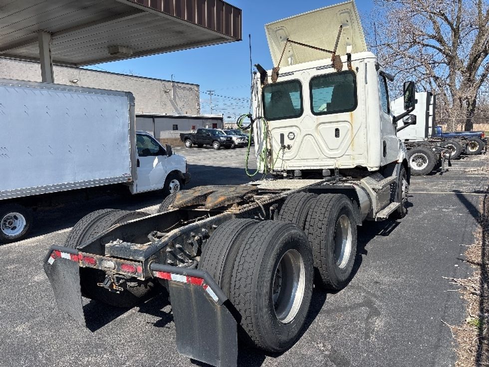 Day Cab Tractor-Heavy Duty Tractors-Freightliner-2019-T11664ST-Toledo-OH-448,995\n\t\tmiles-$ 39,500 - Image 7