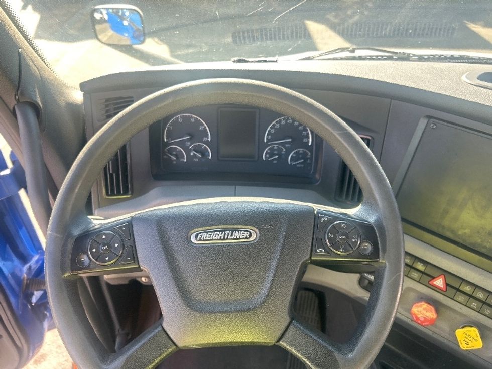 Day Cab Tractor-Heavy Duty Tractors-Freightliner-2019-T11664ST-Torrance-CA-225,480\n\t\tmiles-$ 51,500 - Image 11