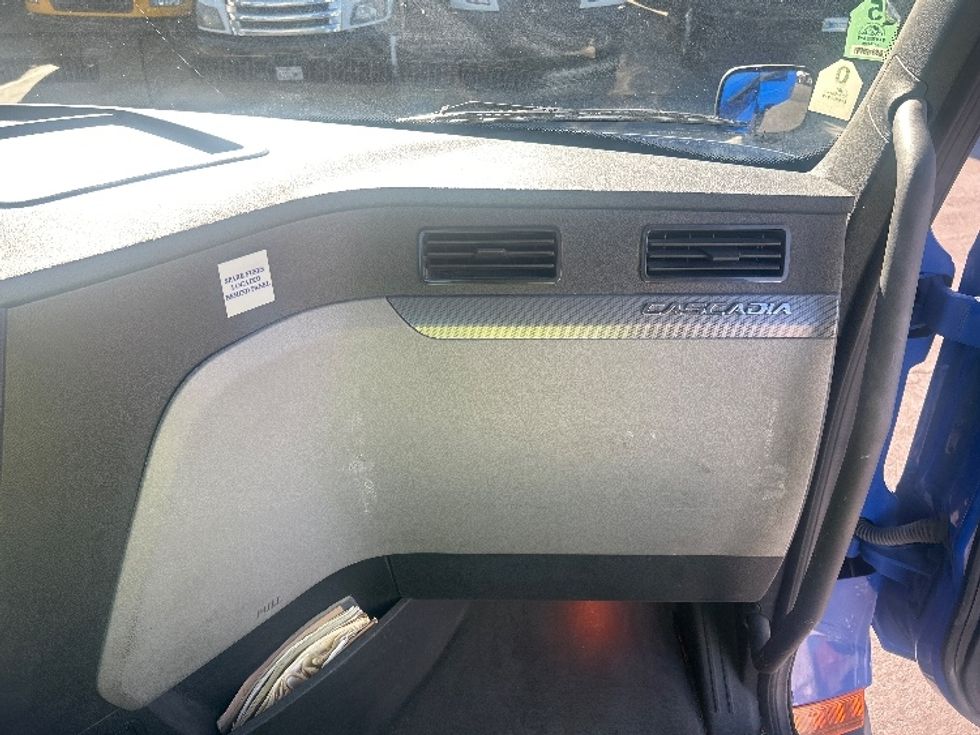 Day Cab Tractor-Heavy Duty Tractors-Freightliner-2019-T11664ST-Torrance-CA-225,480\n\t\tmiles-$ 51,500 - Image 13