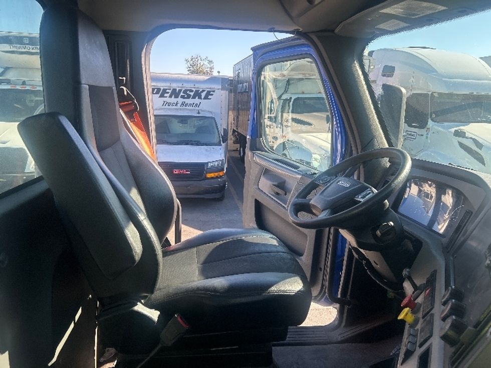 Day Cab Tractor-Heavy Duty Tractors-Freightliner-2019-T11664ST-Torrance-CA-225,480\n\t\tmiles-$ 51,500 - Image 14