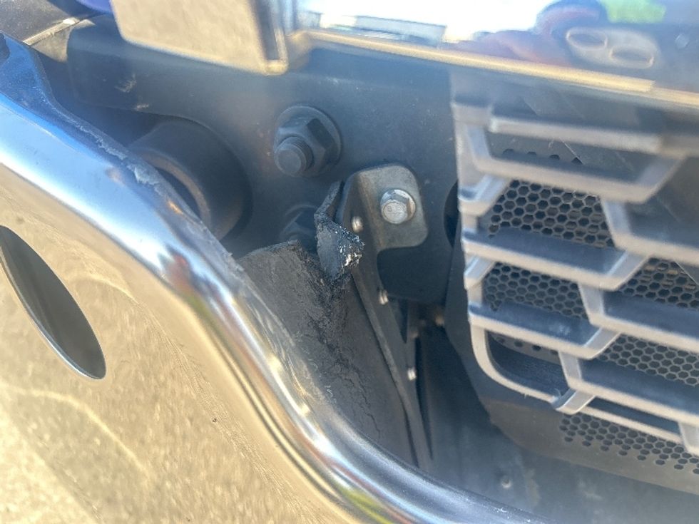 Day Cab Tractor-Heavy Duty Tractors-Freightliner-2019-T11664ST-Torrance-CA-225,480\n\t\tmiles-$ 51,500 - Image 19