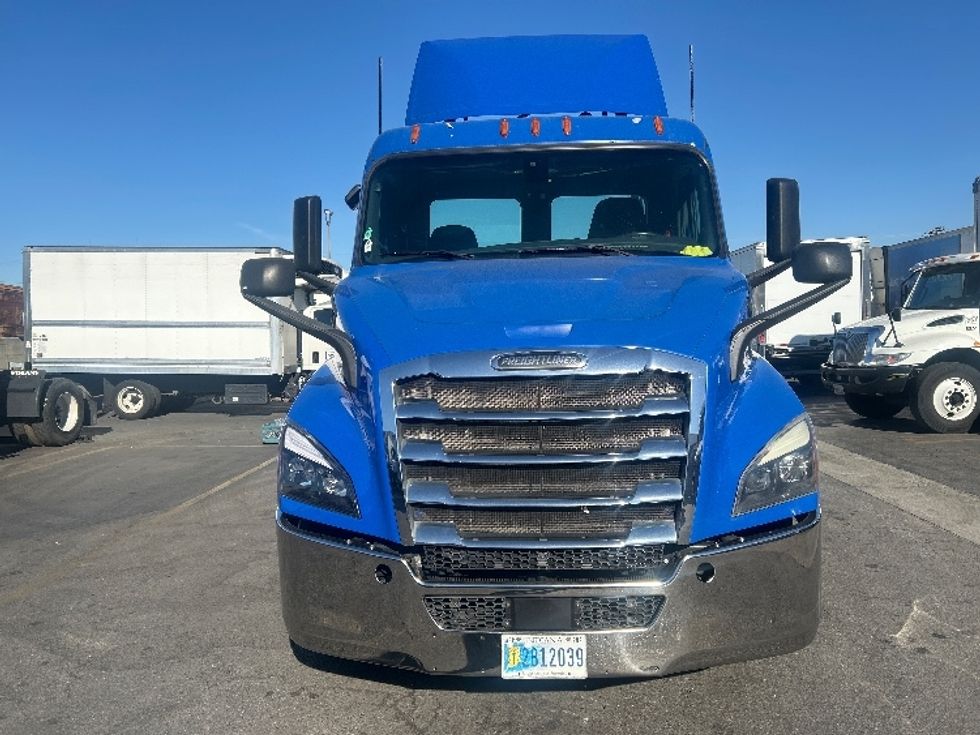 Day Cab Tractor-Heavy Duty Tractors-Freightliner-2019-T11664ST-Torrance-CA-225,480\n\t\tmiles-$ 51,500 - Image 2