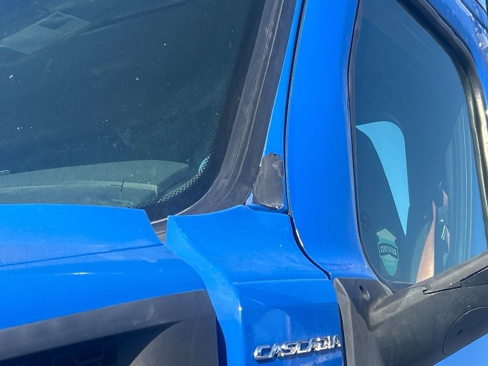 Day Cab Tractor-Heavy Duty Tractors-Freightliner-2019-T11664ST-Torrance-CA-225,480\n\t\tmiles-$ 51,500 - Image 21