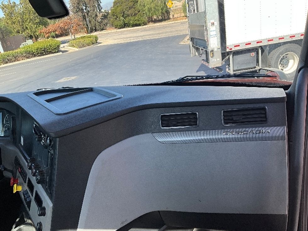 Day Cab Tractor-Heavy Duty Tractors-Freightliner-2019-T11664ST-Torrance-CA-318,231\n\t\tmiles-$ 42,000 - Image 13