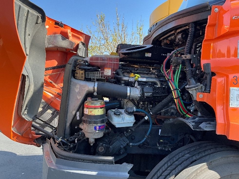 Day Cab Tractor-Heavy Duty Tractors-Freightliner-2019-T11664ST-Torrance-CA-318,231\n\t\tmiles-$ 42,000 - Image 16