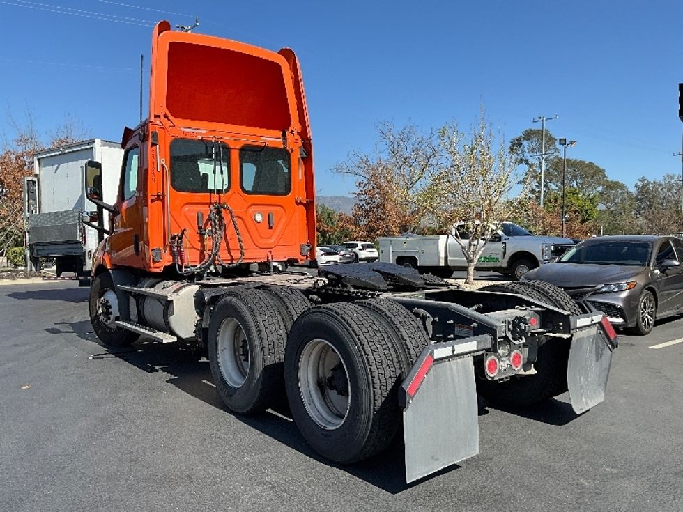 Day Cab Tractor-Heavy Duty Tractors-Freightliner-2019-T11664ST-Torrance-CA-318,231\n\t\tmiles-$ 42,000 - Image 5
