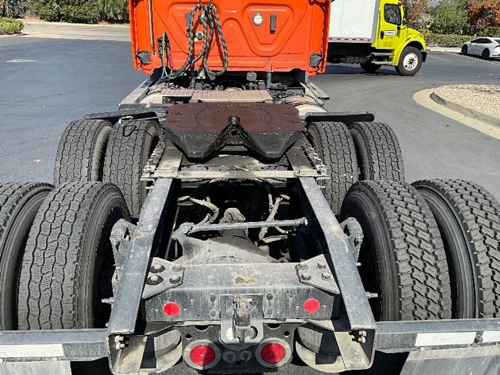 Day Cab Tractor-Heavy Duty Tractors-Freightliner-2019-T11664ST-Torrance-CA-318,231\n\t\tmiles-$ 42,000 - Image 6
