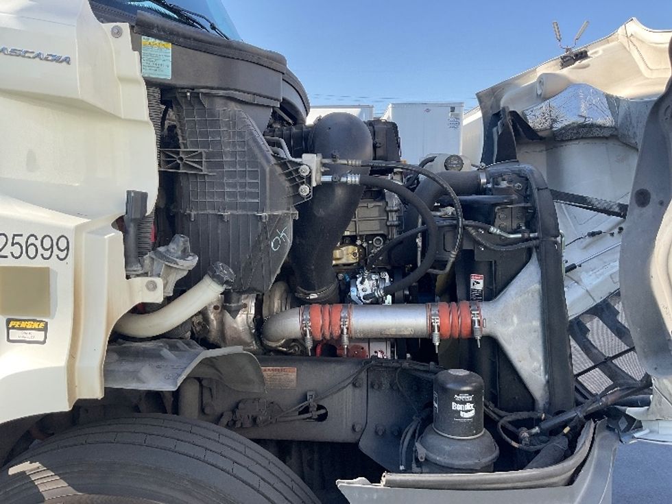 Day Cab Tractor-Heavy Duty Tractors-Freightliner-2019-T11664ST-Torrance-CA-384,360\n\t\tmiles-$ 48,250 - Image 13