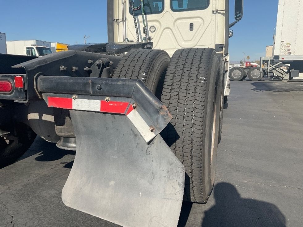 Day Cab Tractor-Heavy Duty Tractors-Freightliner-2019-T11664ST-Torrance-CA-384,360\n\t\tmiles-$ 48,250 - Image 15