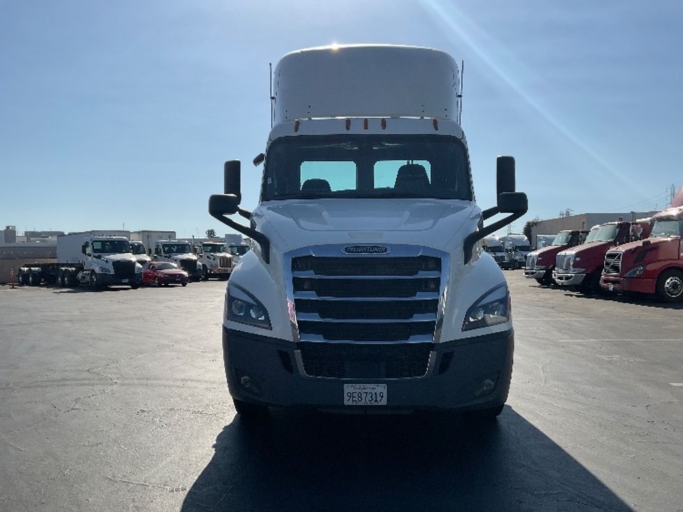 Day Cab Tractor-Heavy Duty Tractors-Freightliner-2019-T11664ST-Torrance-CA-384,360\n\t\tmiles-$ 48,250 - Image 2