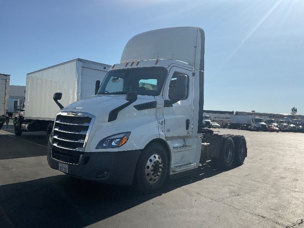 Day Cab Tractor-Heavy Duty Tractors-Freightliner-2019-T11664ST-Torrance-CA-384,360\n\t\tmiles-$ 48,250 - Image 3