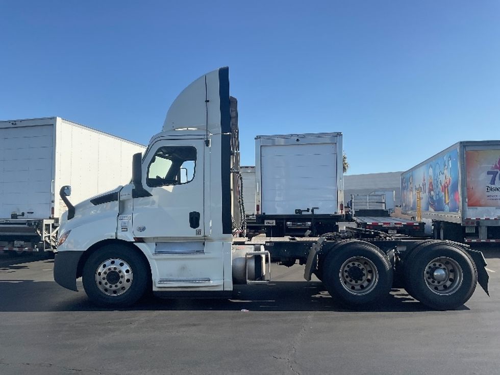 Day Cab Tractor-Heavy Duty Tractors-Freightliner-2019-T11664ST-Torrance-CA-384,360\n\t\tmiles-$ 48,250 - Image 4