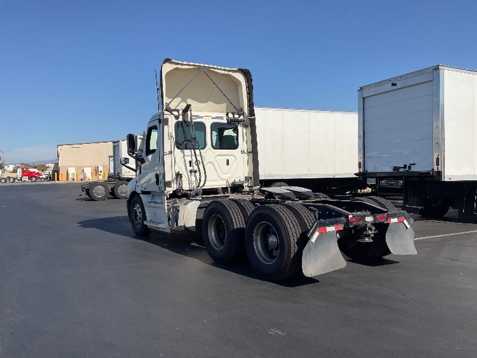 Day Cab Tractor-Heavy Duty Tractors-Freightliner-2019-T11664ST-Torrance-CA-384,360\n\t\tmiles-$ 48,250 - Image 5