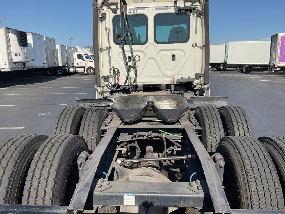 Day Cab Tractor-Heavy Duty Tractors-Freightliner-2019-T11664ST-Torrance-CA-384,360\n\t\tmiles-$ 48,250 - Image 6
